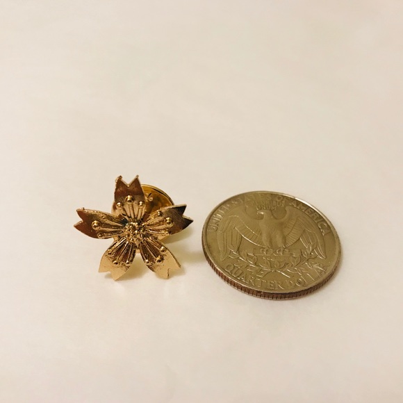 🌼Golden Flower Brooches - Picture 7 of 7